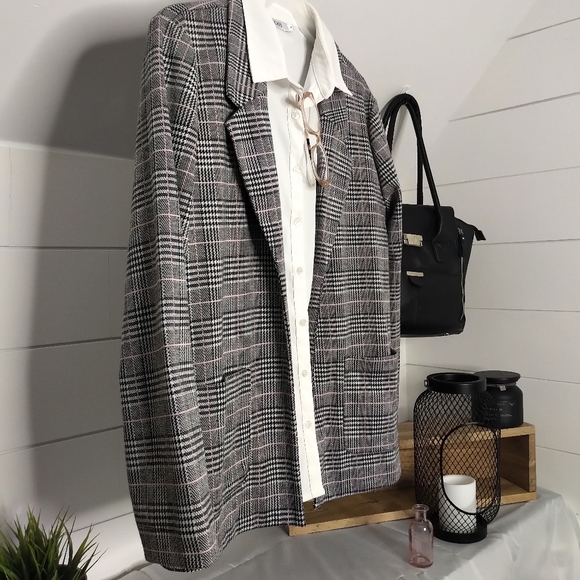 Maurices plaid blazer with pockets - Picture 4 of 8